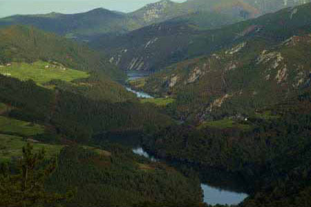 Vista del río Navia en el Occidente de Asturias