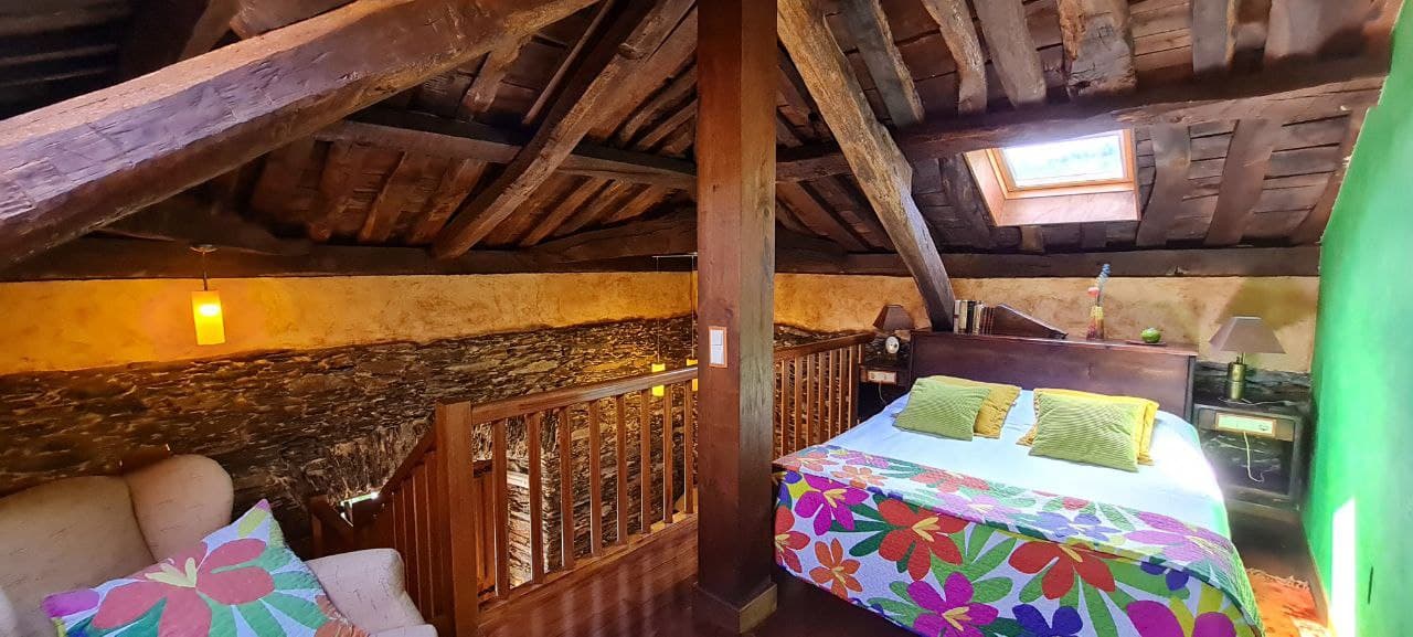 Apartamento Madera con Detalle de la Habitación