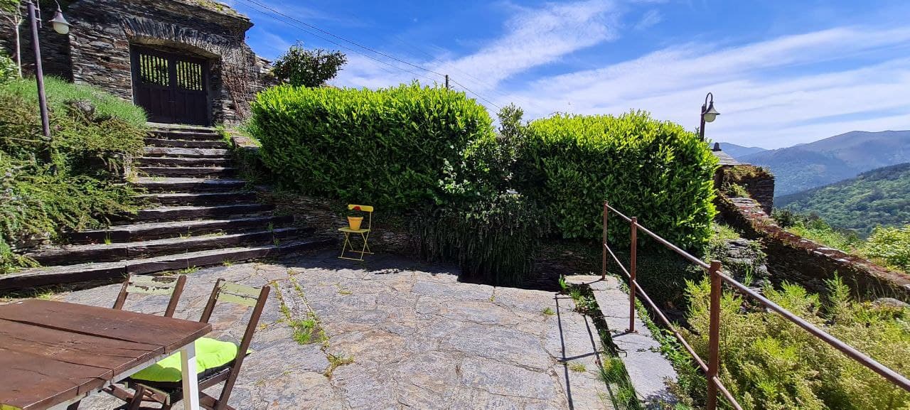 Apartamento Madera con Detalle de la Terraza